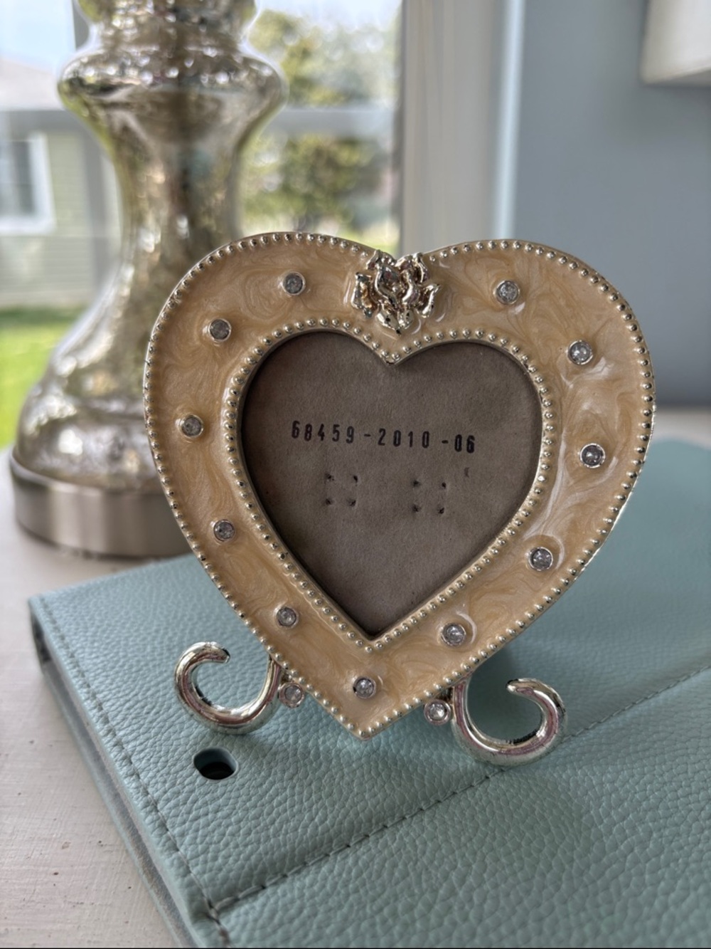 Heart-Shaped Enamel Jeweled Photo Frame - Cream